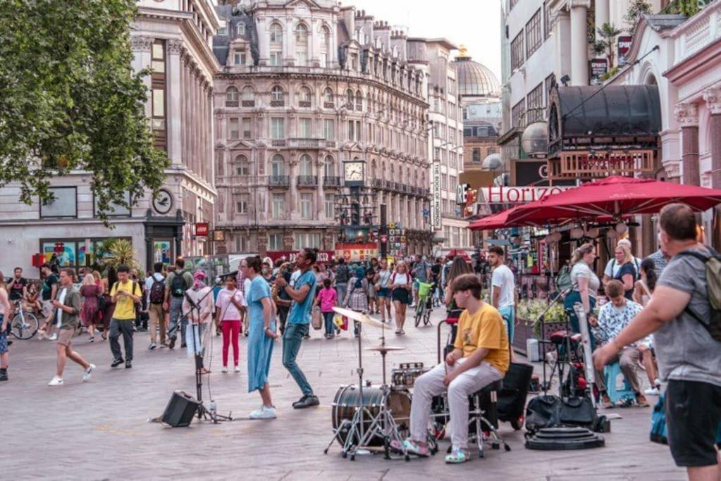 Chic Studio In Leicester Sqaure! Лондон Экстерьер фото