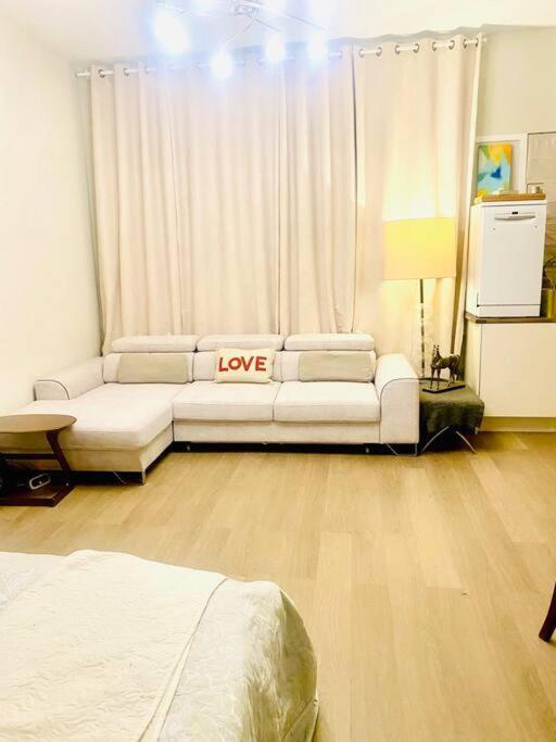 Chic Studio In Leicester Sqaure! Лондон Экстерьер фото