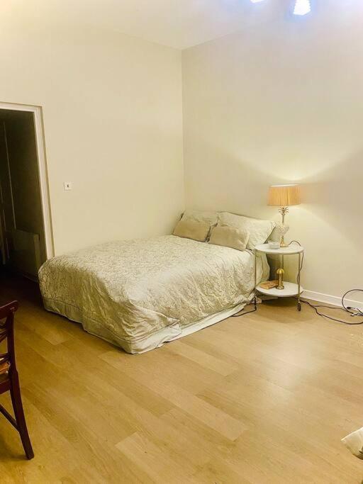 Chic Studio In Leicester Sqaure! Лондон Экстерьер фото