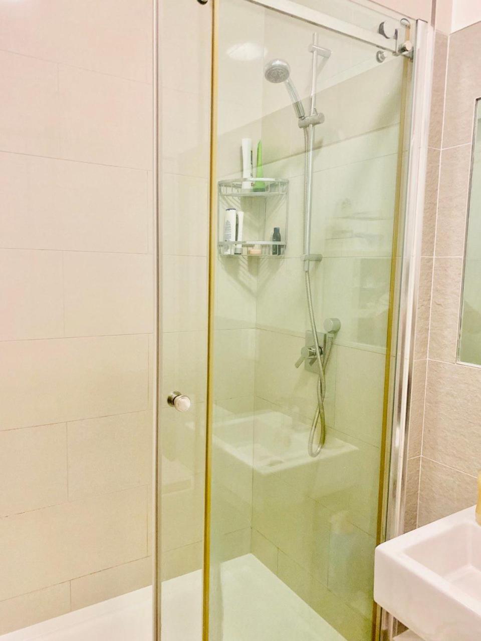 Chic Studio In Leicester Sqaure! Лондон Экстерьер фото