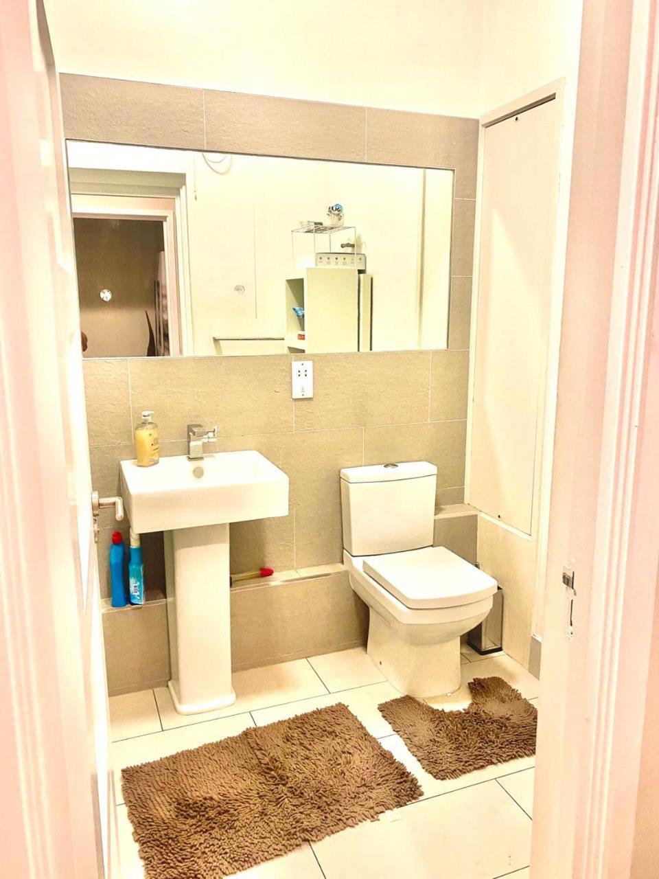 Chic Studio In Leicester Sqaure! Лондон Экстерьер фото
