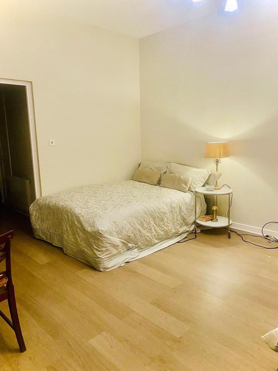Chic Studio In Leicester Sqaure! Лондон Экстерьер фото