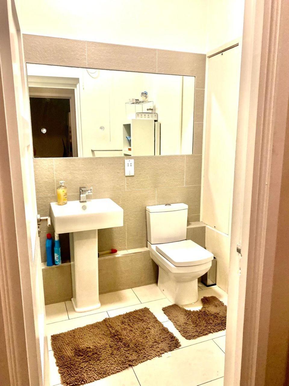 Chic Studio In Leicester Sqaure! Лондон Экстерьер фото