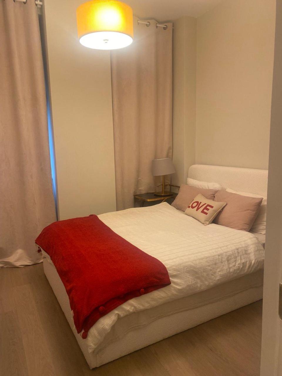 Chic Studio In Leicester Sqaure! Лондон Экстерьер фото